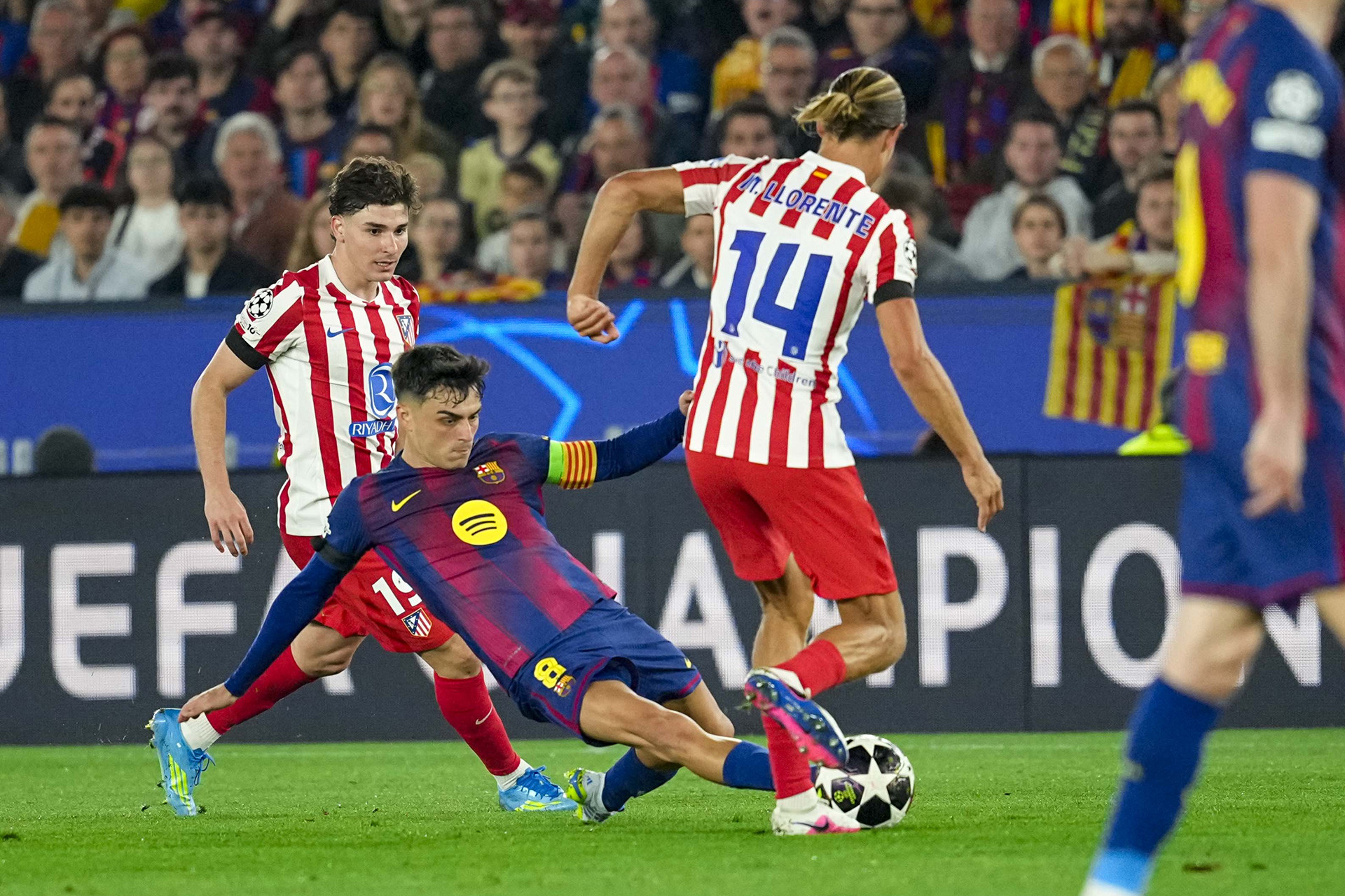 Pedri Barca Atletico.jpg