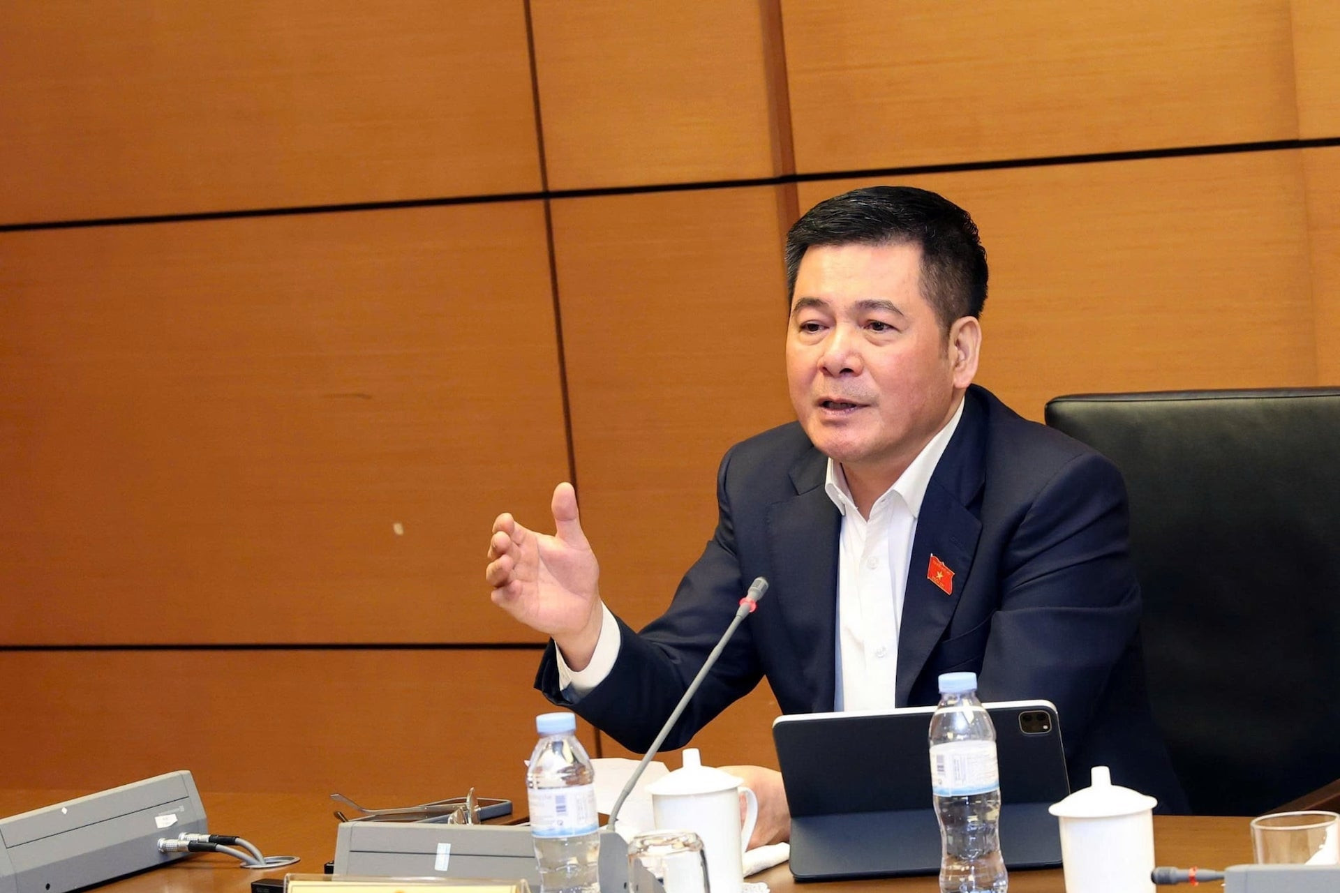 Phó Chủ tịch Quốc hội: Làm sao để người dân yên tâm đầu tư, không phải bỏ vào đất, vàng