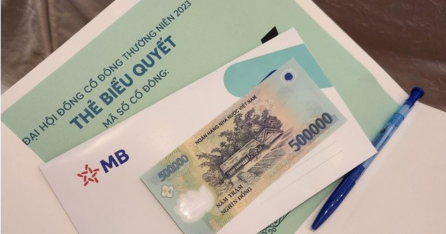 Số lượng đăng ký quá đông, MB dừng phát tiền ăn trưa cho cổ đông