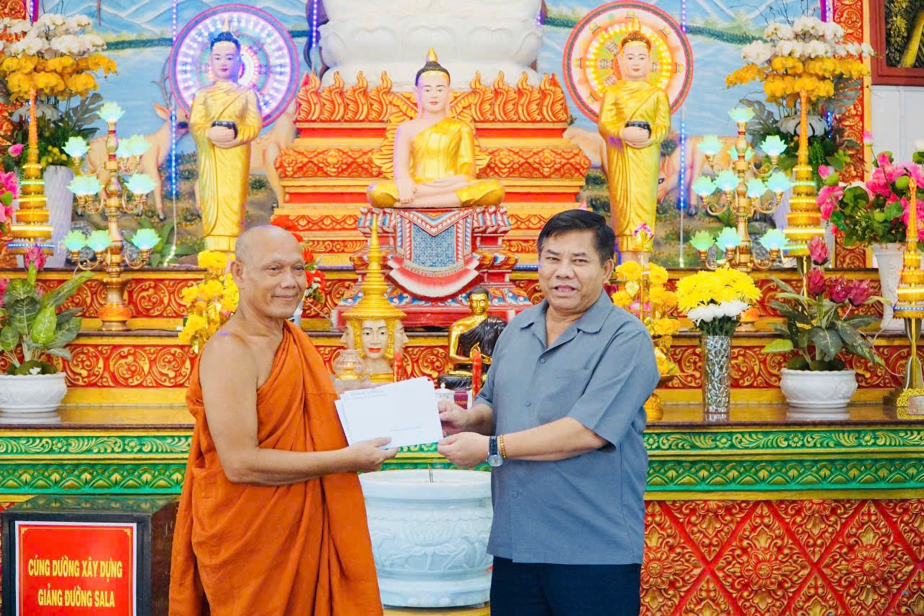 Thứ trưởng Y Thông thăm, chúc Tết Chôl Chnăm Thmây đồng bào Khmer tại Cà Mau