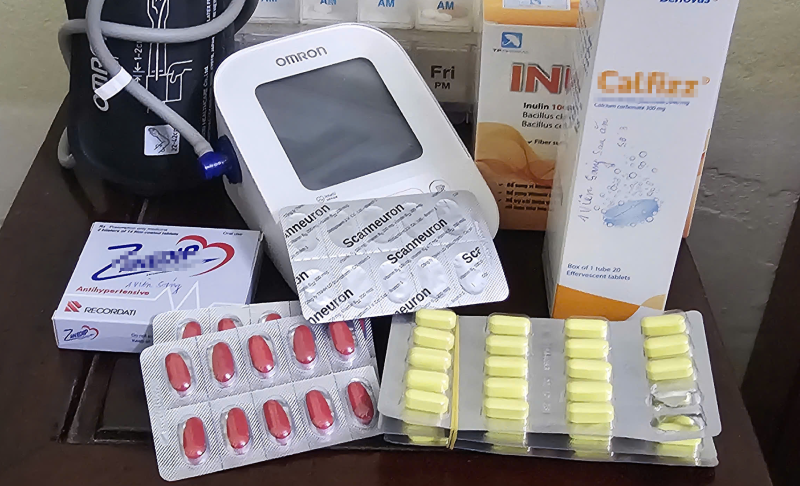 Gánh nặng tuổi 60 với túi thuốc, nằm viện triền miên https://static-images.vnncdn.net/vps_images_publish/000001/000003/2026/4/10/thuoc-123-1-2397.png