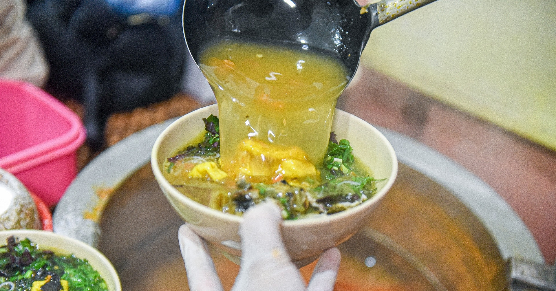 Tin bạn thân giao cả quán, chủ quán mất hàng trăm triệu sau 4 tháng