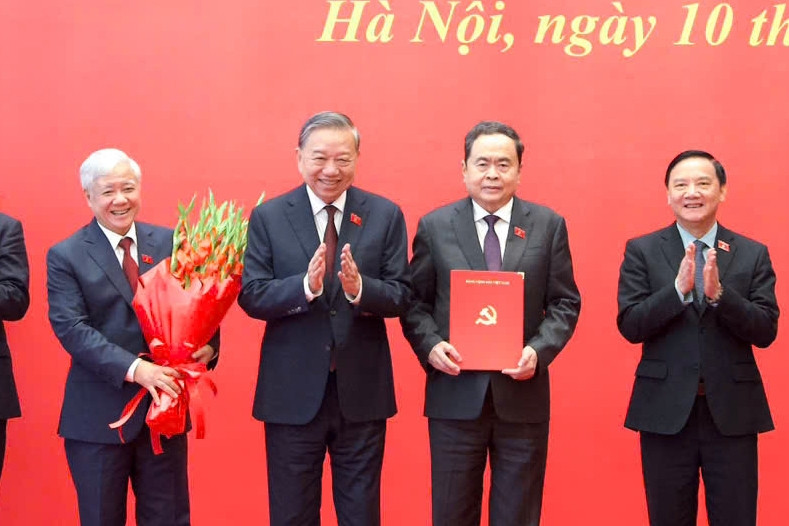 Tổng Bí thư, Chủ tịch nước trao quyết định chỉ định nhân sự Đảng ủy Quốc hội nhiệm kỳ mới