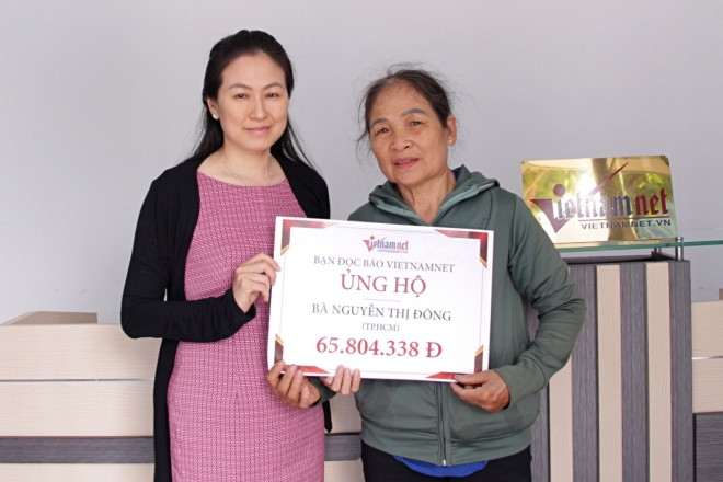 Trao hơn 65 triệu đồng giúp bà Nguyễn Thị Đông nuôi 3 cháu nội có nguy cơ bỏ học