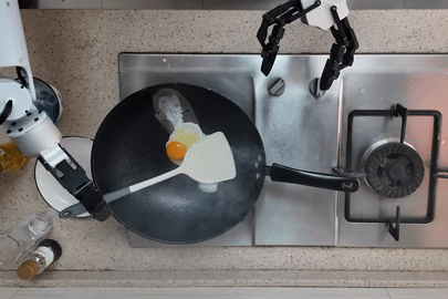 Trung Quốc trình làng robot osin: vừa nấu ăn, vừa dọn phòng, pin 16 tiếng