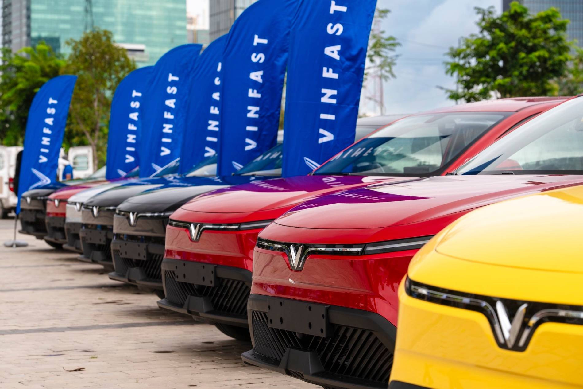 VinFast ban giao.jpg
