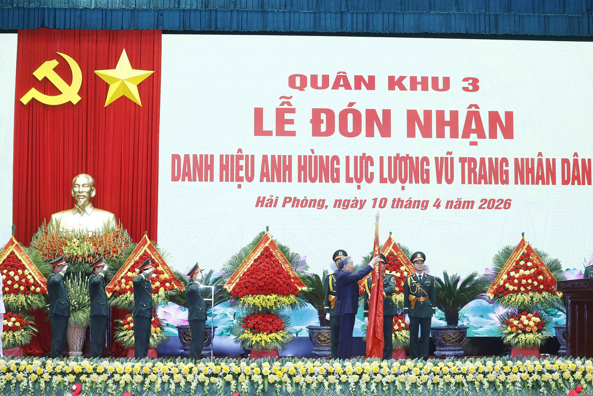 vnapotaltongbithuchutichnuocduledonnhandanhhieuanhhungllvtnhandancuaquankhu38692383 1775794198920598064553.jpg