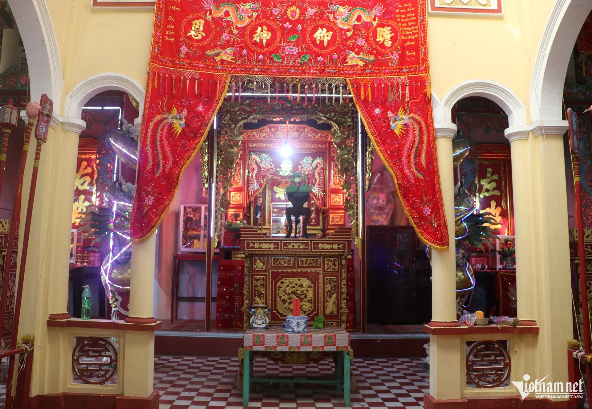 W-đình thần long điền và bức tường thành cổ xây bằng đá ông.2.JPG.jpg