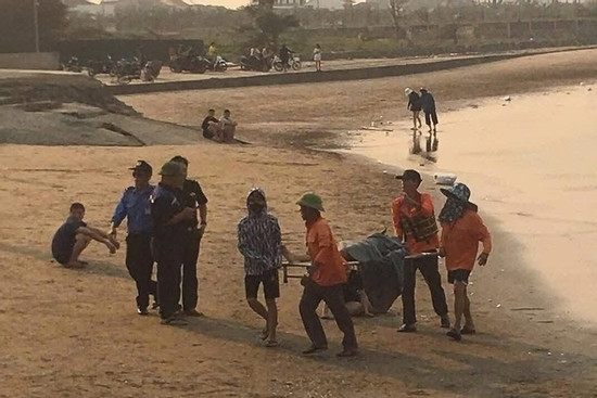 Bản tin chiều 11/4: Nữ sinh 17 tuổi tử vong khi lao xuống biển cứu người gặp nạn