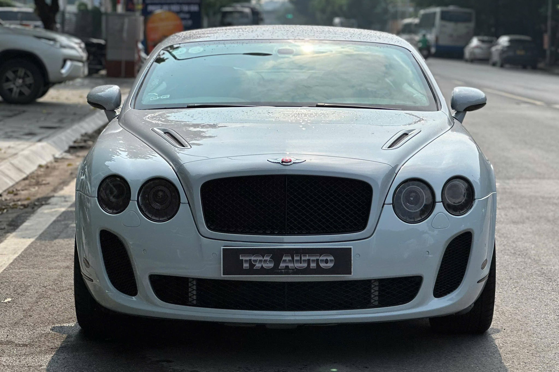 bentley continental 1.jpg