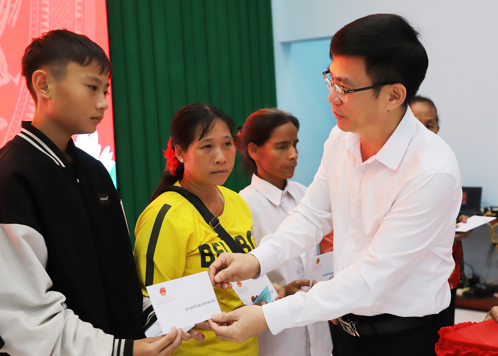 Chánh văn phòng.jpg