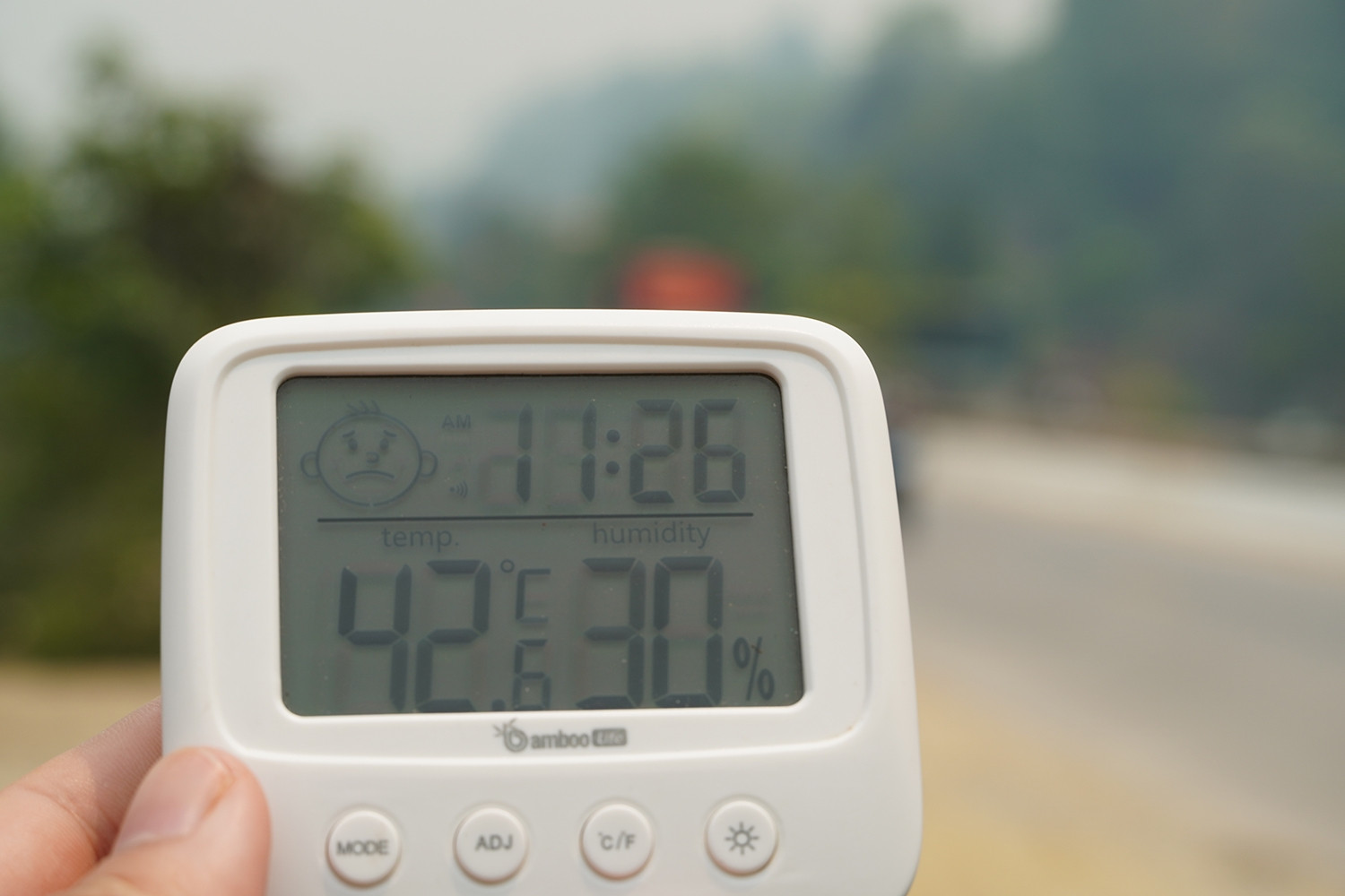 'Chảo lửa Đông Dương' đạt 42 độ C, người dân xoay xở thích ứng