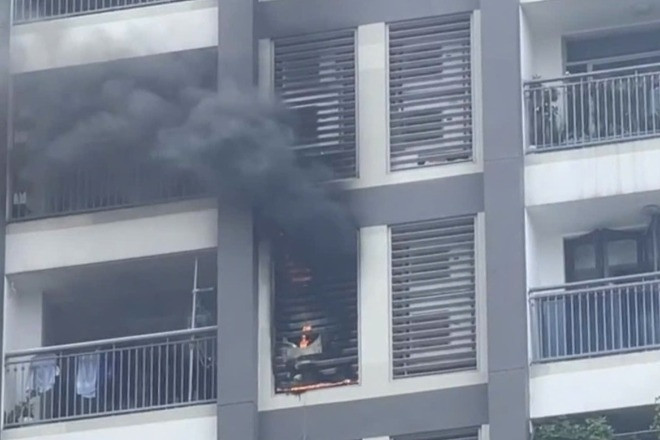  Cháy căn hộ tầng 10 chung cư cao cấp ở TPHCM, cư dân hoảng loạn tháo chạy 