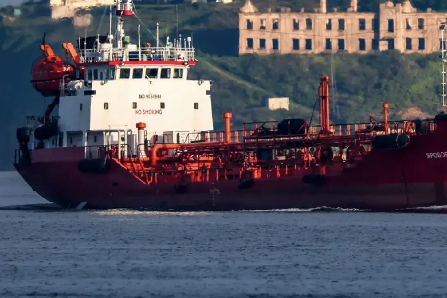 Cuộc khủng hoảng tinh thần của các thủy thủ tàu chở dầu mắc kẹt ở vùng Vịnh