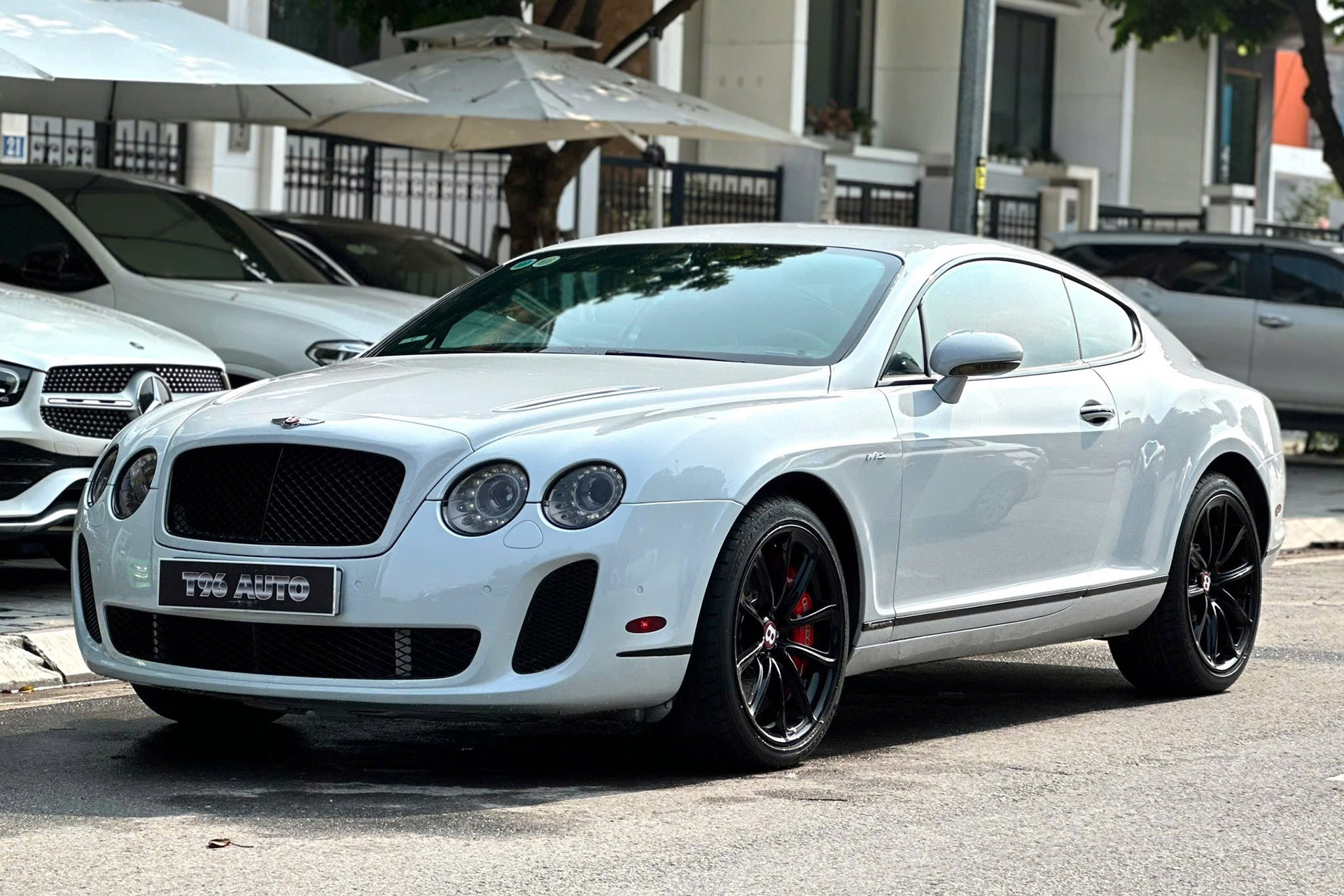 Độc lạ xe siêu sang Bentley Continental 2006 bán giá rẻ hơn Toyota Camry 2026