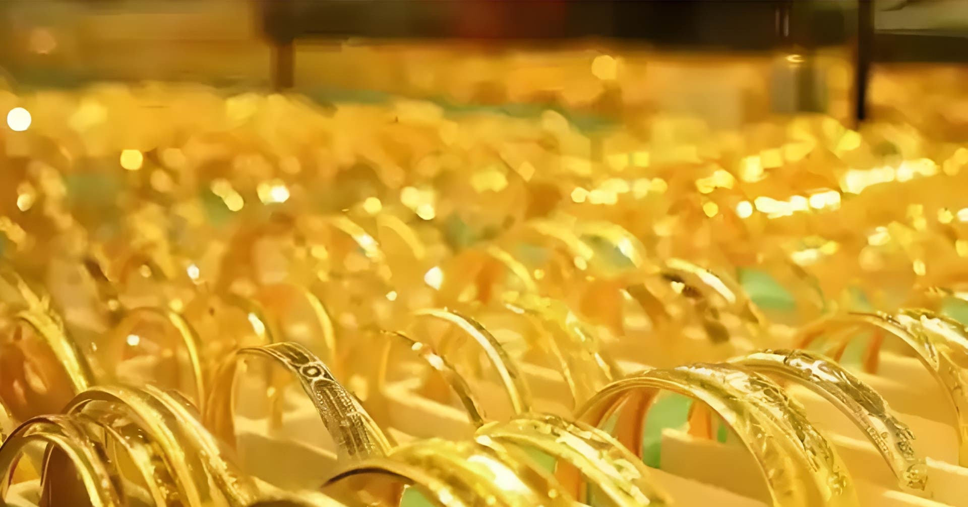 Giá vàng tăng vọt sau khi khách chốt đơn online...