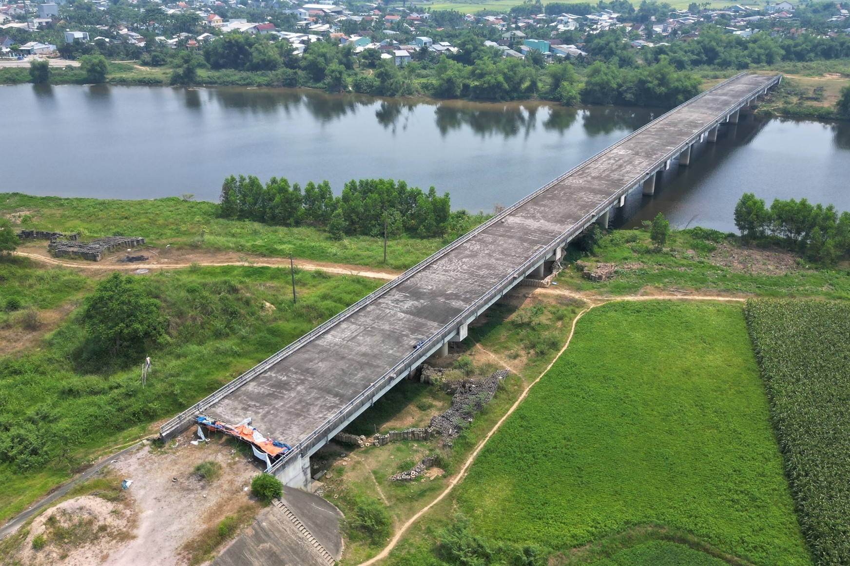 Hiện trạng loạt cây cầu trăm tỷ xây xong nhưng 'đắp chiếu'