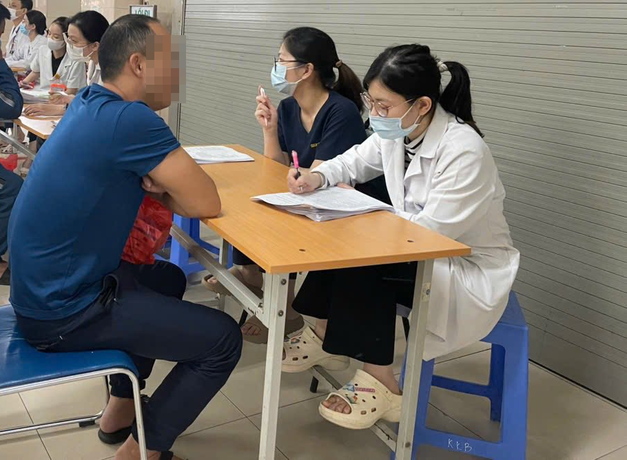 Lối sống hủy hoại 'thời kỳ vàng' trung niên, tuổi già nằm viện triền miên kham benh.png