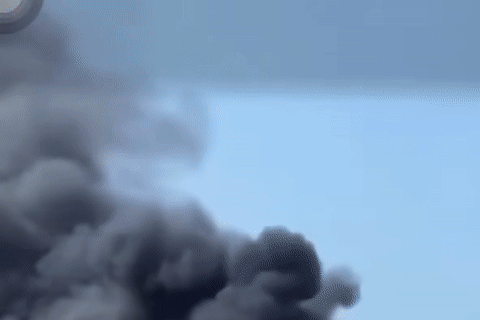 Lửa bao trùm, xe khách cháy trơ khung trên quốc lộ