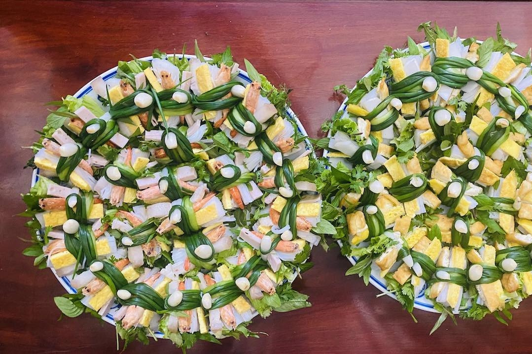 Món cuốn mát miệng, nhẹ bụng nhưng 4 nhóm người không nên ăn