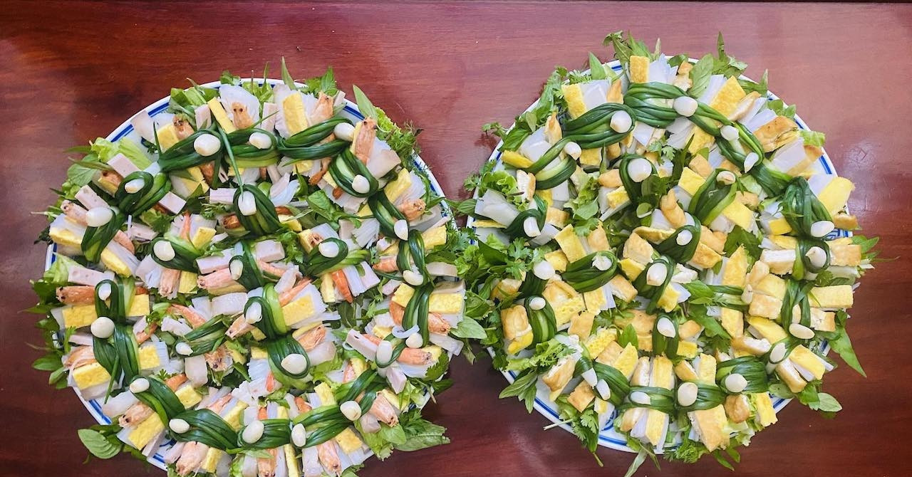 Món cuốn mát miệng, nhẹ bụng nhưng 4 nhóm người không nên ăn