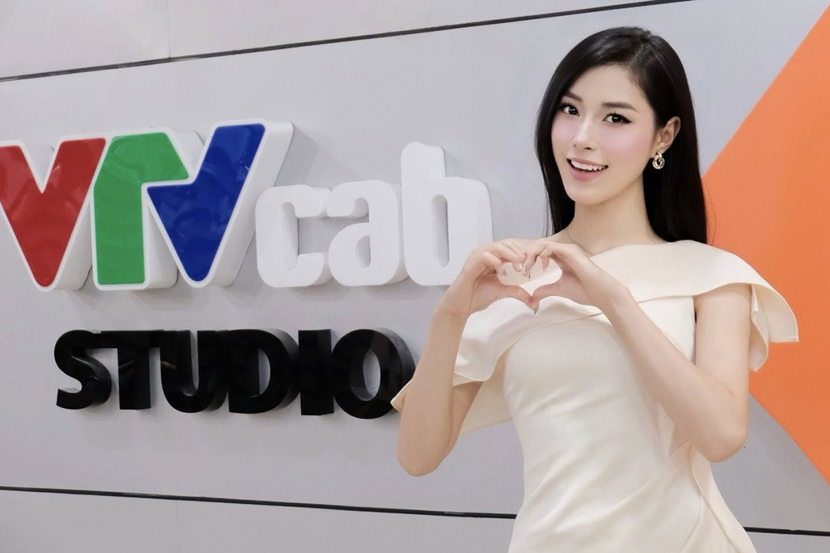 Nữ MC VTV cao 1m76 gây sốt ở giải bóng chuyền quốc gia