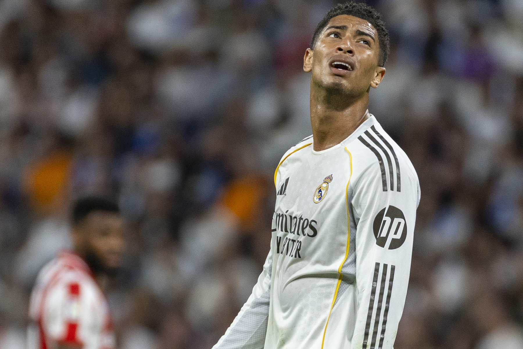 Real Madrid 'dâng' La Liga cho Barca: Bất an đấu Bayern Munich