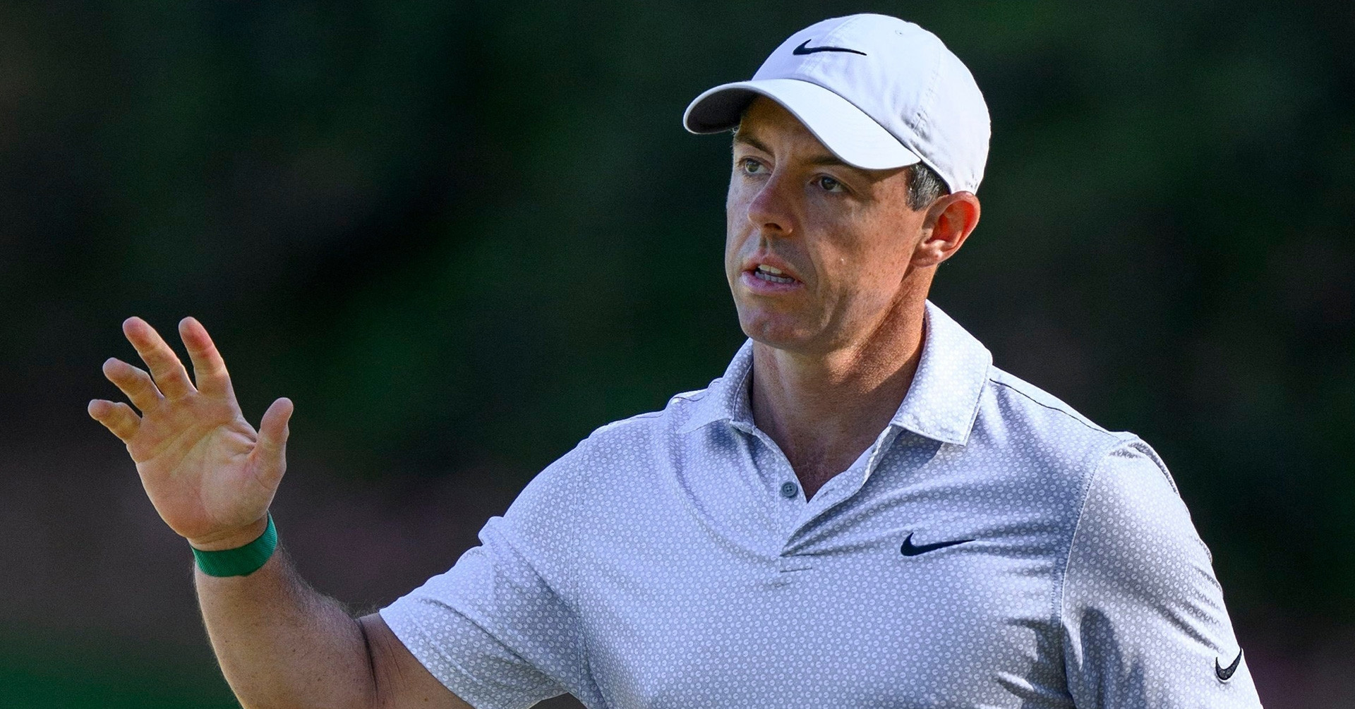 The Masters: McIlroy siêu phàm, Jon Rahm thoát hiểm