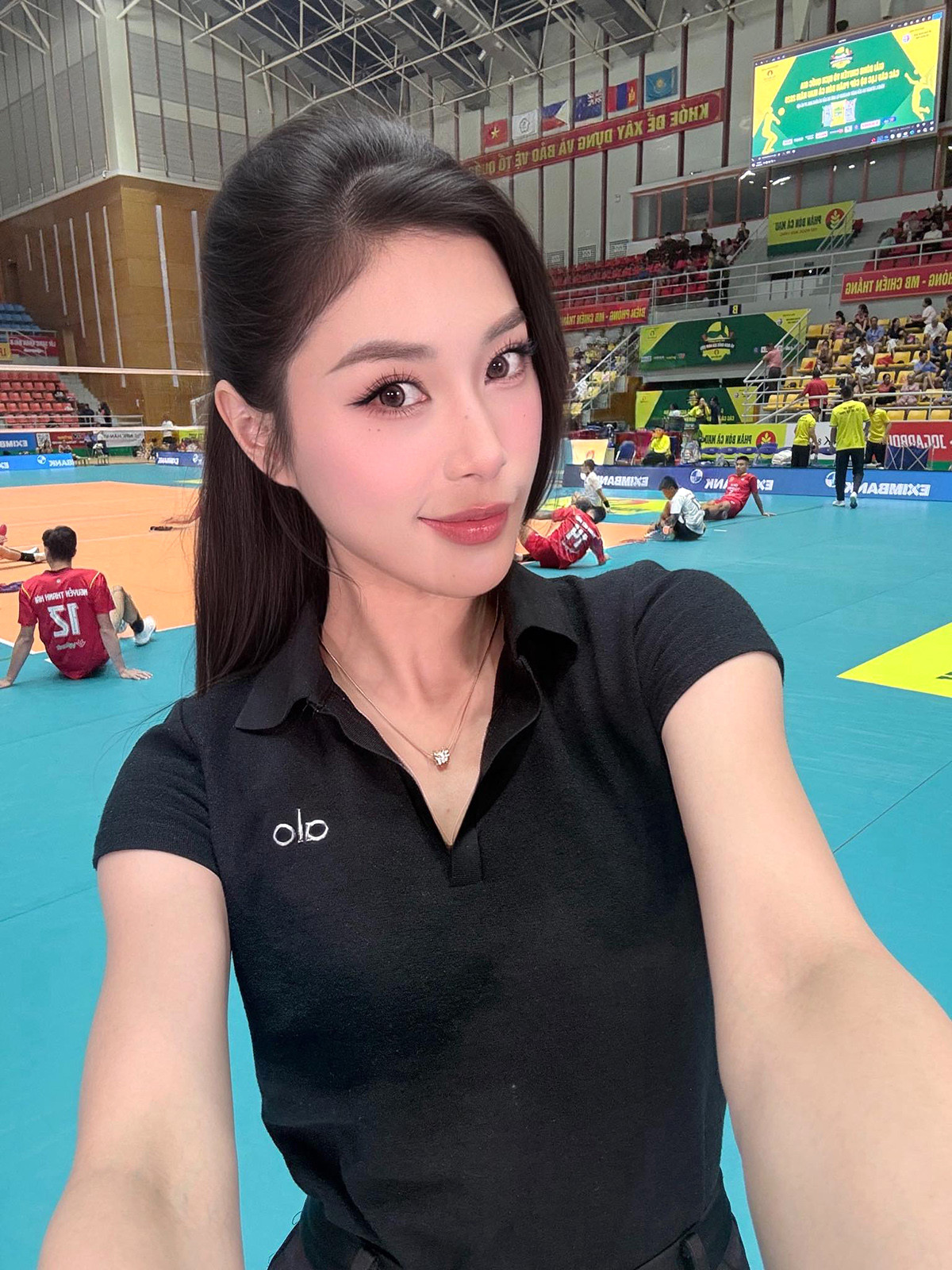 thu huyen bong chuyen 1.jpg