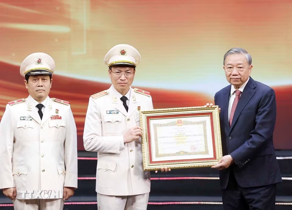 tong bi thu chu tich nuoc du le ky niem 80 nam ngay truyen thong tham muu cong an nhan dan 1104 7.avif