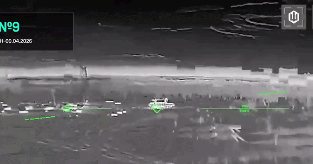 Video ghi lại loạt FPV Ukraine tấn công xe phòng không TOR của Nga