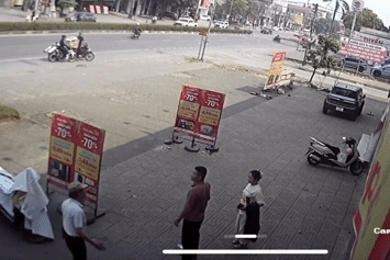  Xác minh clip tài xế taxi dùng gạch tấn công hành khách 