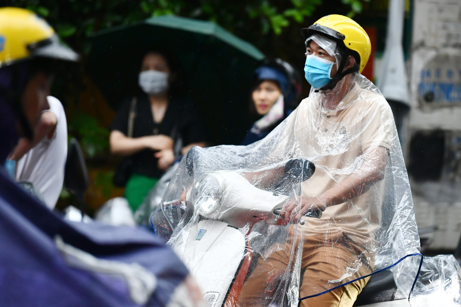 Dự báo thời tiết 13/4/2026: Miền Bắc vẫn nắng nóng chói chang, sắp mưa giông