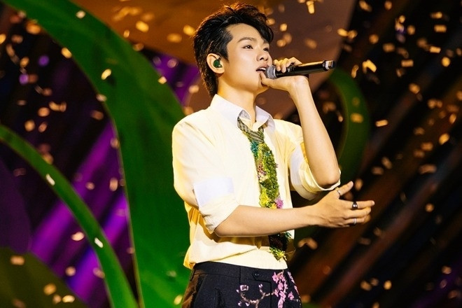 Á quân 'Anh trai say hi' Bùi Trường Linh cúi lậy, khóc lưu luyến chia tay 2.000 khán giả