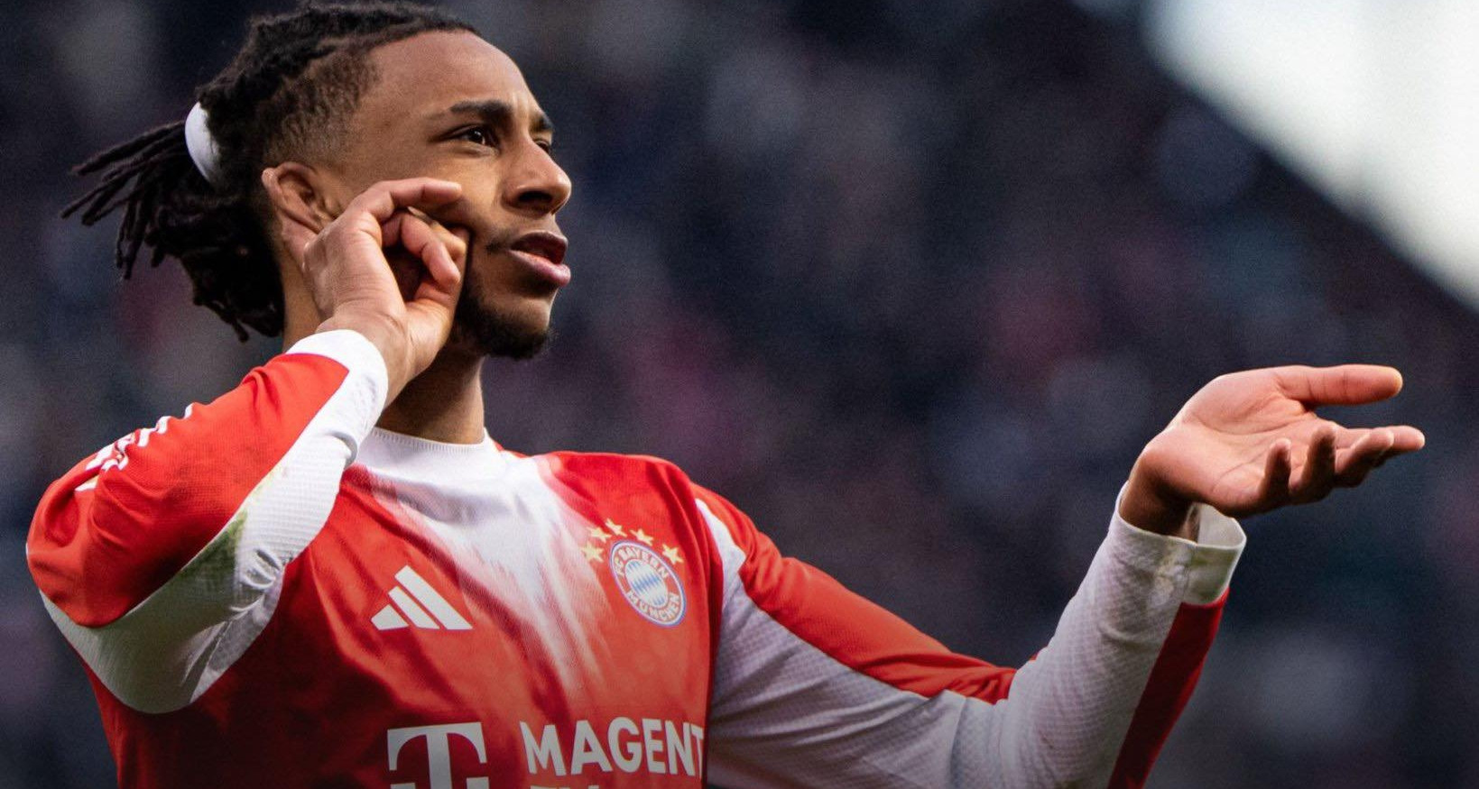 Bayern Munich xô đổ kỷ lục, chạm một tay vào Đĩa bạc