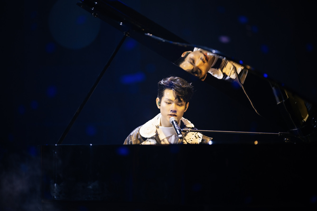 Bui Truong Linh 08.jpg