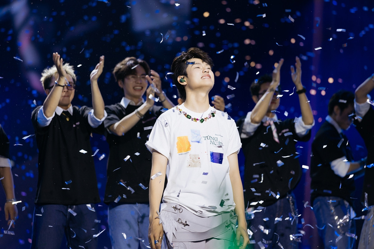 Bui Truong Linh 10.jpg