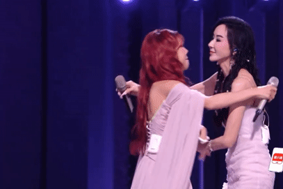 Ca sĩ Trang Pháp thua sốc, oà khóc ôm đồng đội bị loại ở 'Đạp gió 2026'