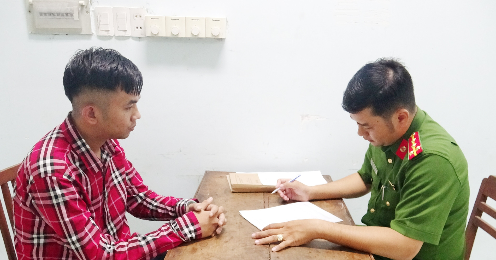 Bắt giữ Nguyễn Thành Tiến và đồng bọn vụ bắn súng đâm người tại bãi đậu xe