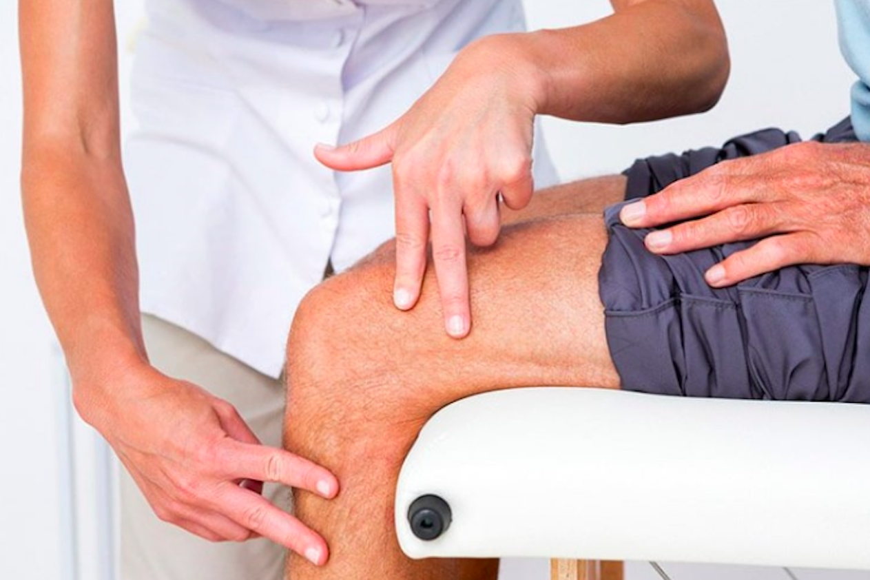 Nhức mỏi xương khớp, xoa rượu ngâm có khỏi?