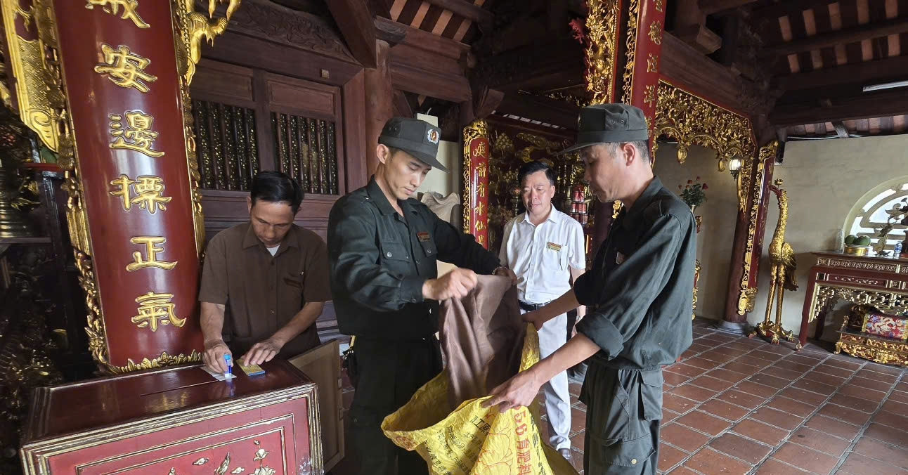 Đền Cửa Ông kiểm đếm tiền công đức, nộp kho bạc trong ngày để đảm bảo minh bạch