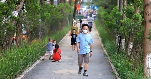 Đi bộ hay vấp, dấu hiệu coi chừng liệt vĩnh viễn