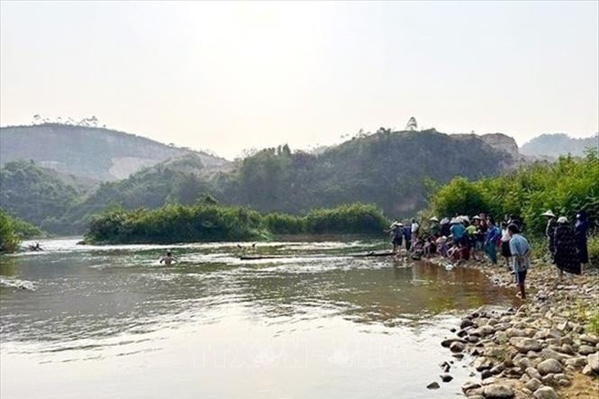 Hai vụ đuối nước cách nhau nửa giờ trên cùng con sông, 3 học sinh tử vong