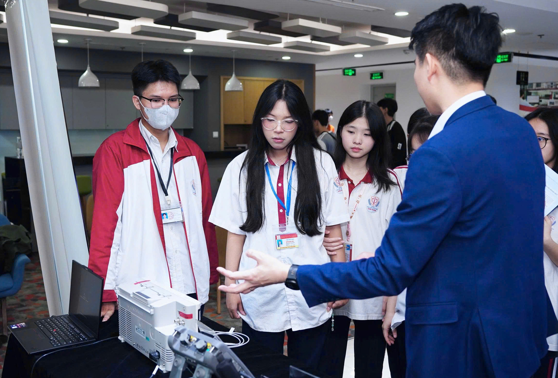 Học sinh kết nối cùng doanh nghiệp.jpg