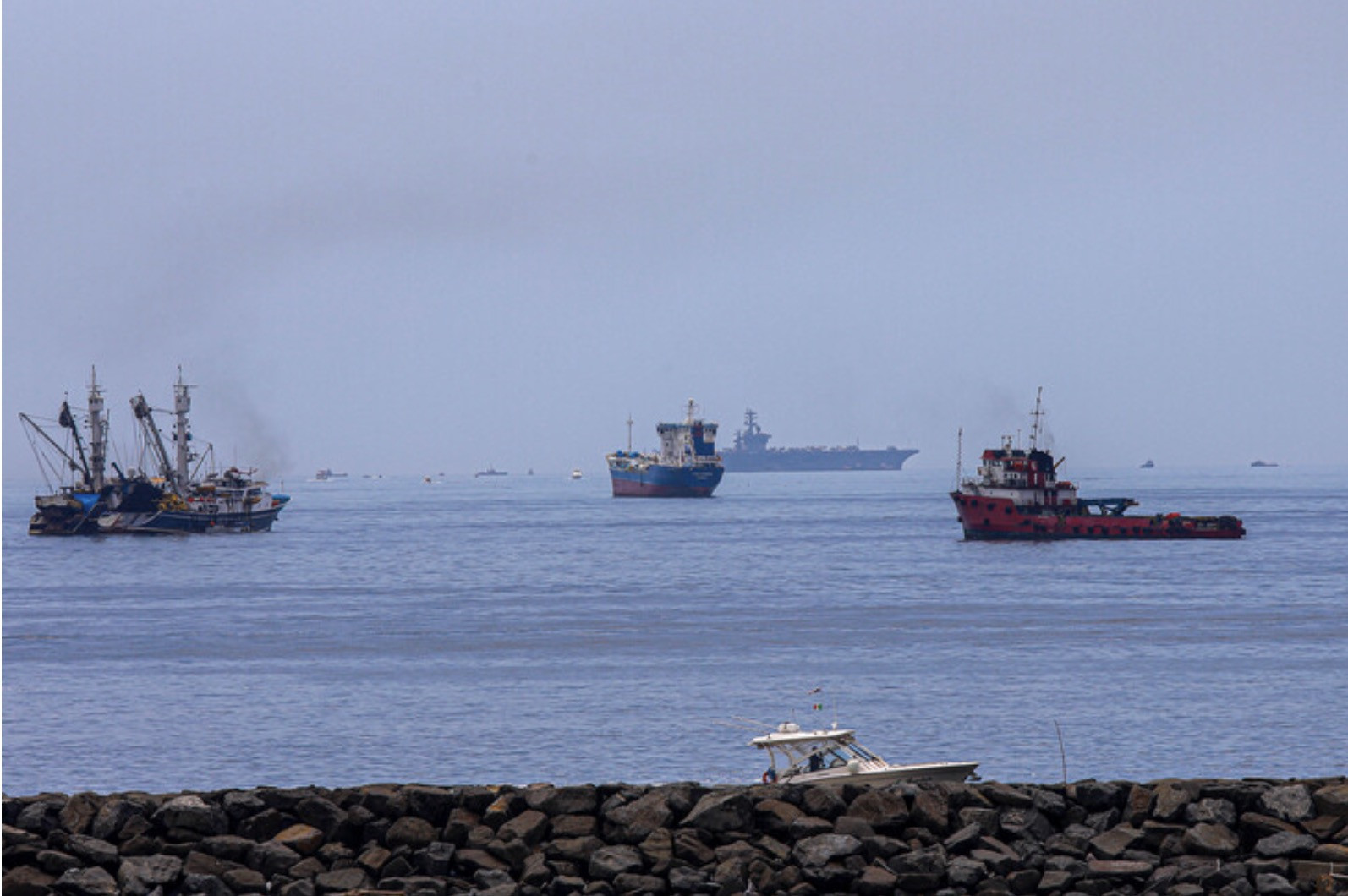 Iran phủ nhận việc 2 tàu chiến Mỹ đi qua eo biển Hormuz