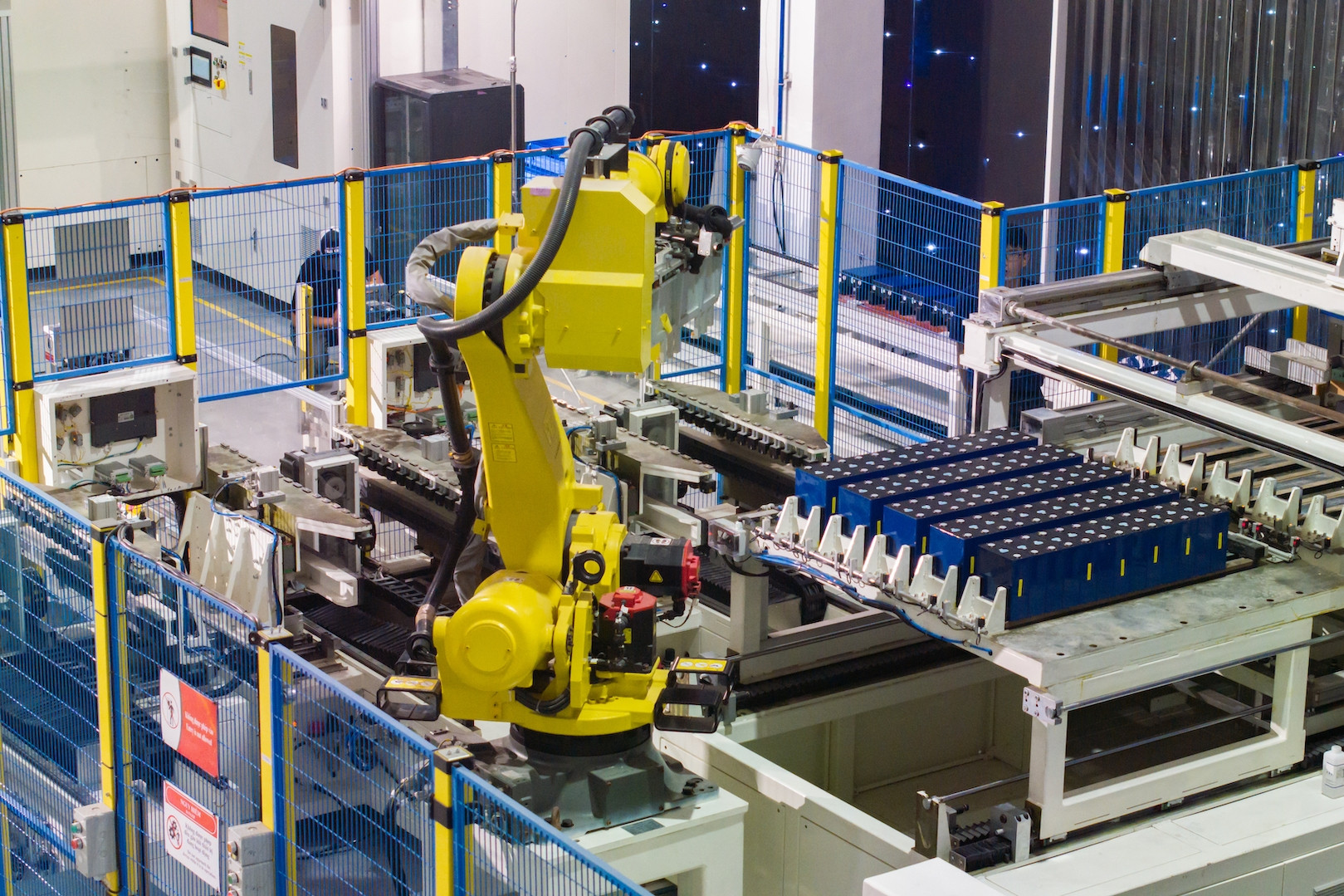 Nhà máy pin lưu trữ năng lượng chuẩn quốc tế 300 tỷ đồng tại Hưng Yên có gì?