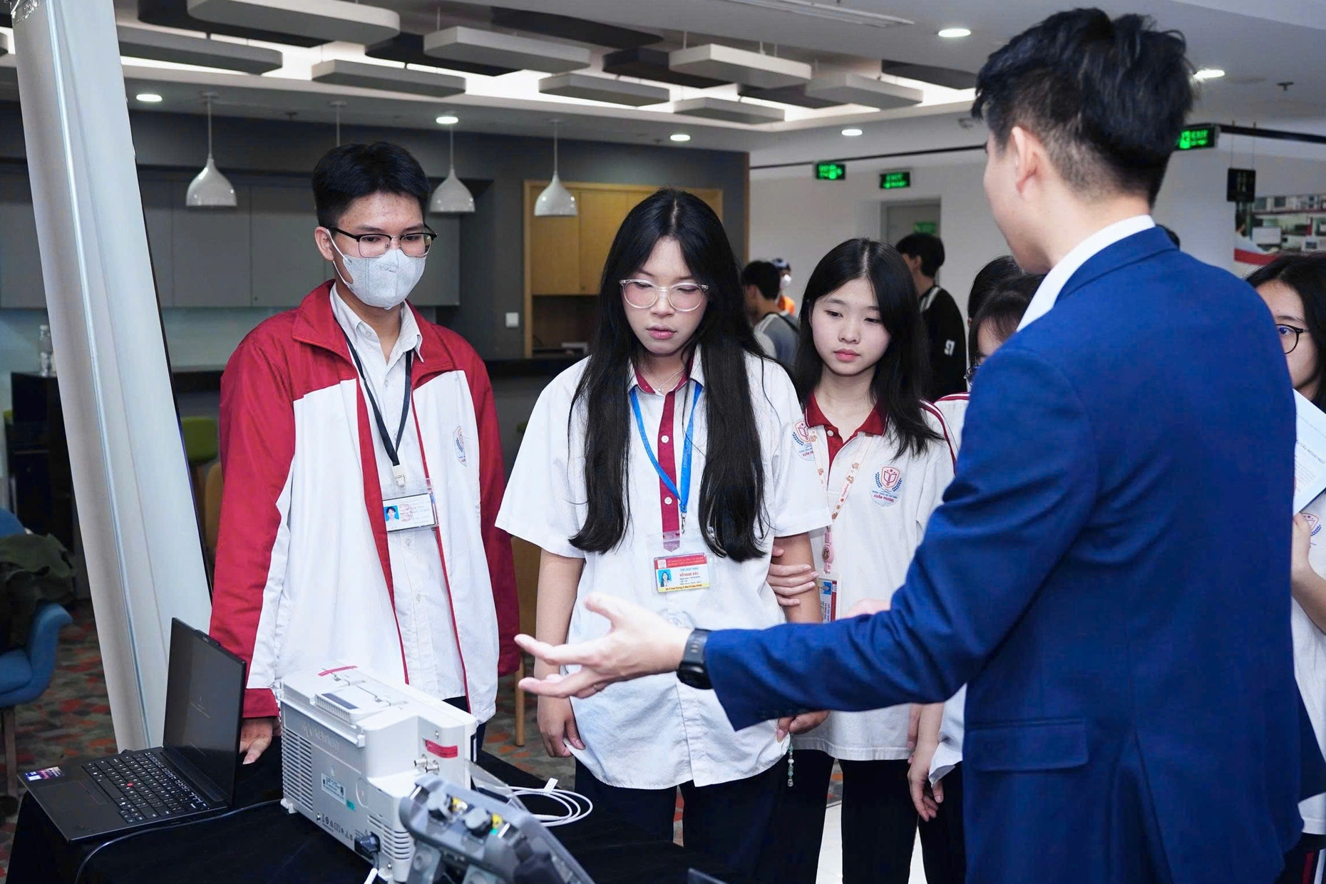 Nhà trường bắt tay doanh nghiệp giải 