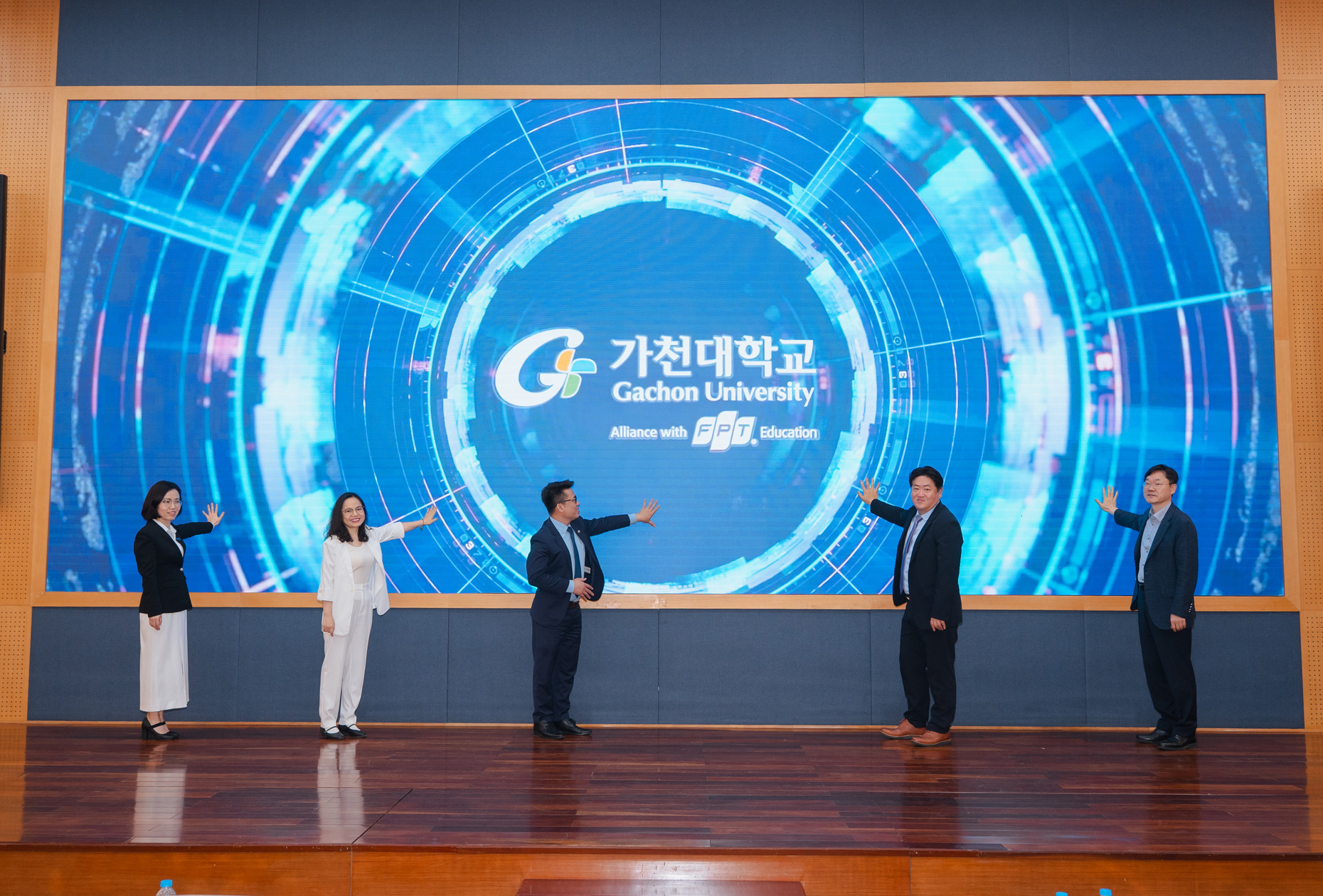 Nhan luc ban dan.jpg