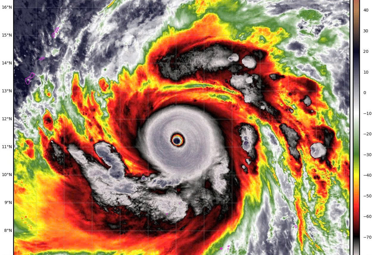 Siêu bão Sinlaku xuất hiện hiếm gặp ngoài khơi, có tiến vào Biển Đông?