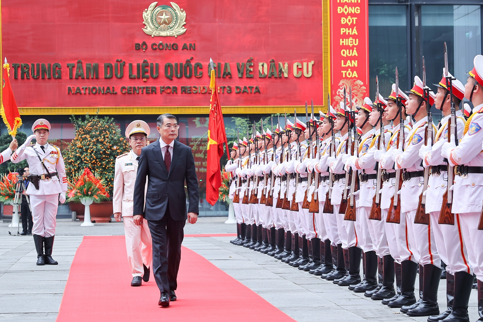 Lực lượng Cảnh sát Quản lý hành chính về TTXH đón nhận Huân chương Hồ Chí Minh